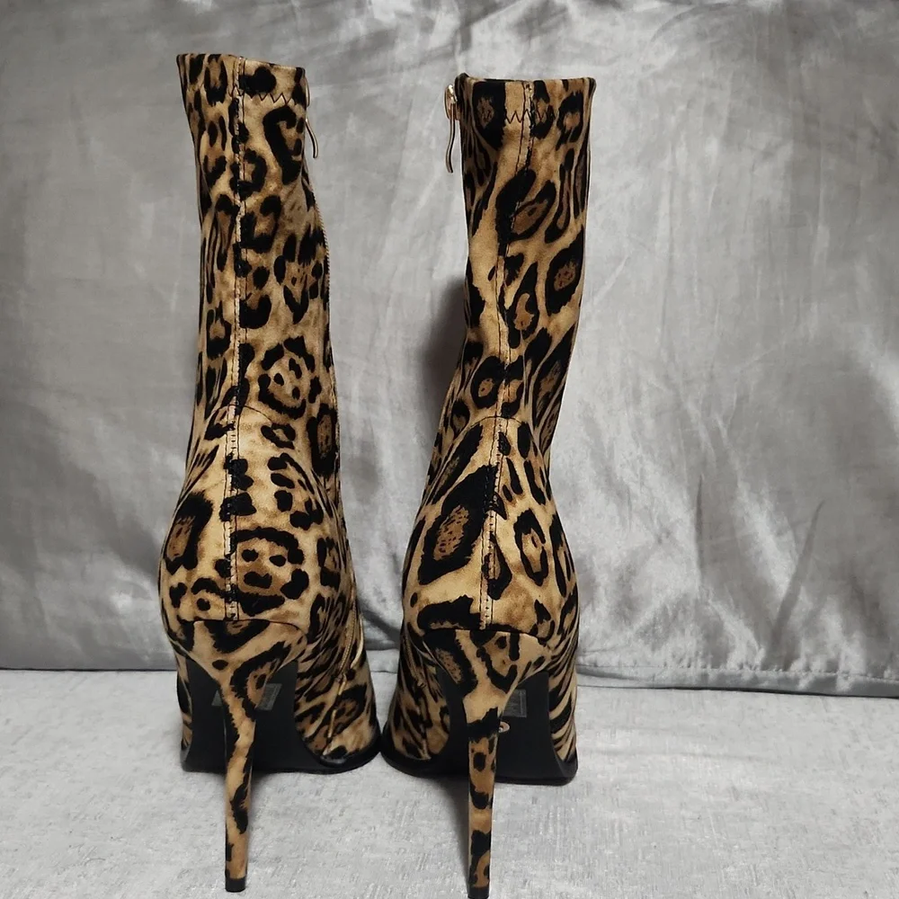 NWOT AZLEA WANG Leopard Print Stiletto Ankle Boots Size 11. - Picture 2 of 14